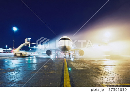 Deicing of the airplane 27595050