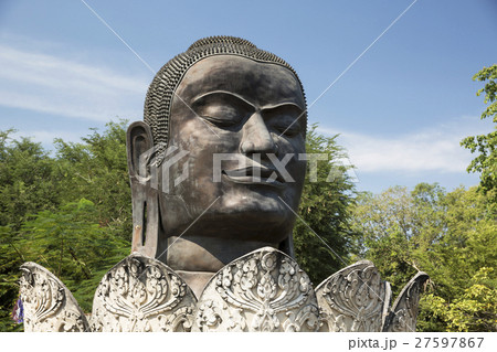 アユタヤ遺跡ワット・タミカラートの黒い仏像 アユタヤ遺跡ワット・タミカラートの黒い仏像 27597867