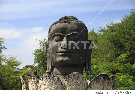 アユタヤ遺跡ワット・タミカラートの黒い仏像 アユタヤ遺跡ワット・タミカラートの黒い仏像 27597868