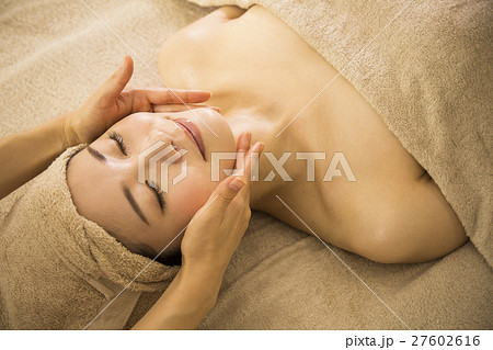 若い女性 27602616