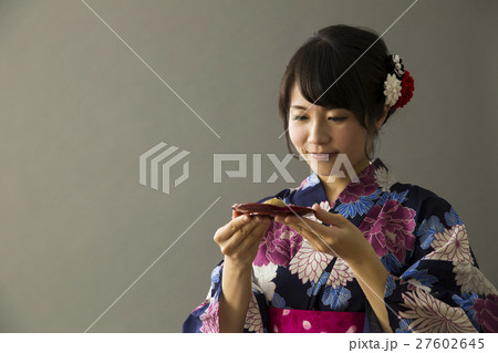 若い女性 27602645