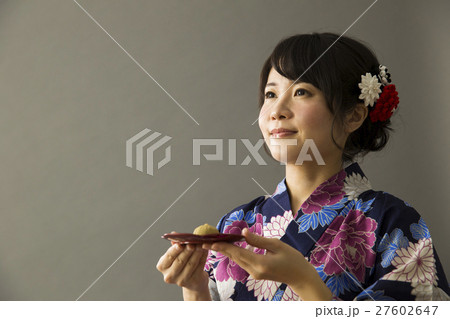 若い女性 27602647