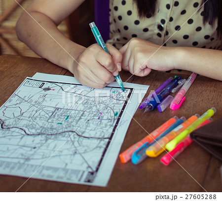 Marking highlight on attractive tourist place  27605288