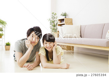 カップル　夫婦　新婚　新生活　仲良し　幸せ　ライフスタイル　男女 27605394
