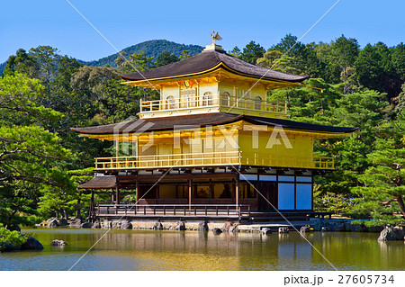 夏の金閣寺の写真素材