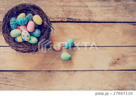 Colorful easter egg in the nest on wood background 27607110