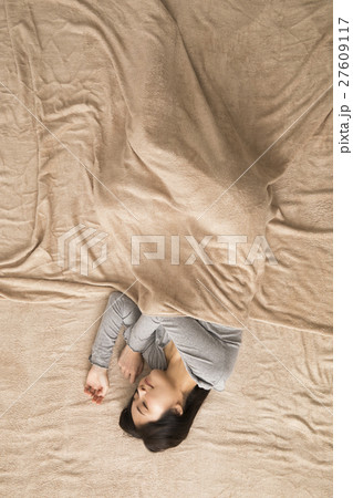 若い女性 若い女性 27609117