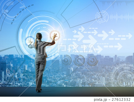 未来のGUIを操作する女性 未来のGUIを操作する女性 27612332