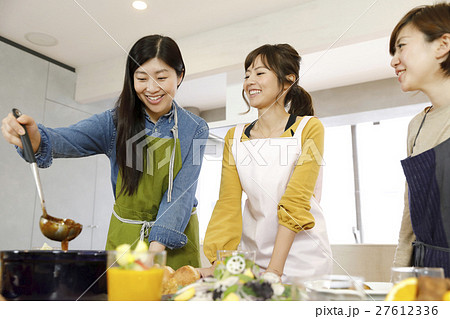 料理教室　テーブルセッティング 27612336