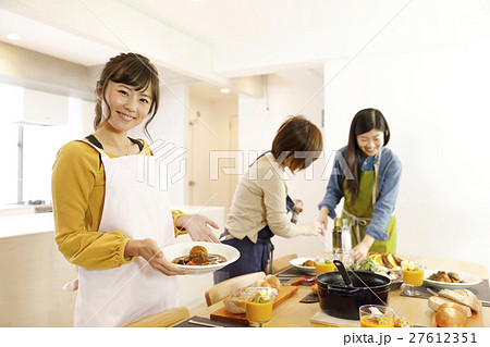 料理教室　テーブルセッティング 27612351