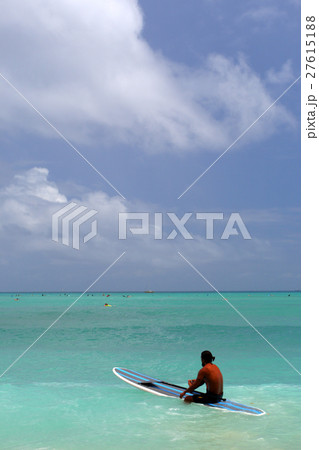 Waikiki Beach, Honolulu, Oahu, Hawaii.. 27615188