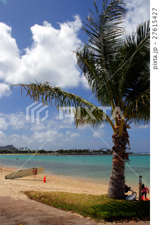 Waikiki Beach, Honolulu, Oahu, Hawaii.. 27615427