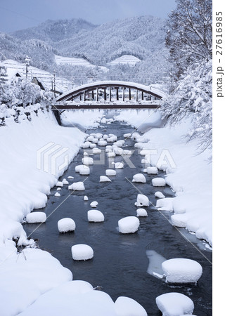 冬の飛騨古川・荒城川 27616985
