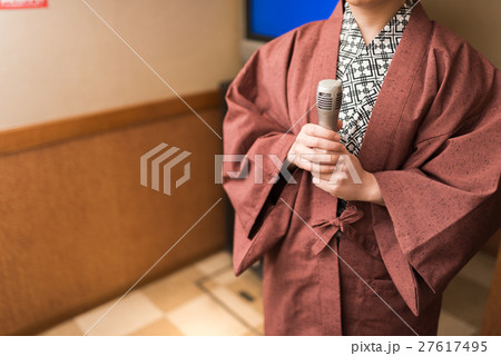 カラオケ 27617495