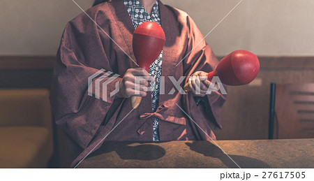 カラオケ 27617505