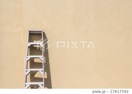Ladder against wall Ladder against wall 27617592