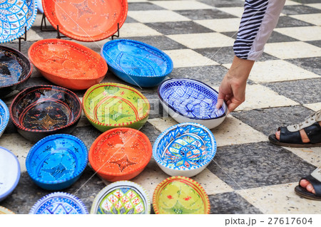 Decorative souvenir dishes 27617604