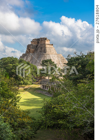 Pyramid of the Magician in Uxmal, Yucatan, Mexico Pyramid of the Magician in Uxmal, Yucatan, Mexico 27618804