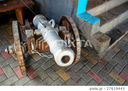 Old antique canon 27619443