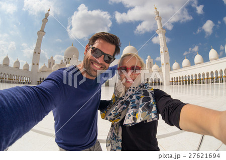 Couple taking selfie in Sheikh Zayed Grand Mosque 27621694