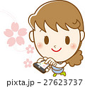 スマホを使う女性 27623737