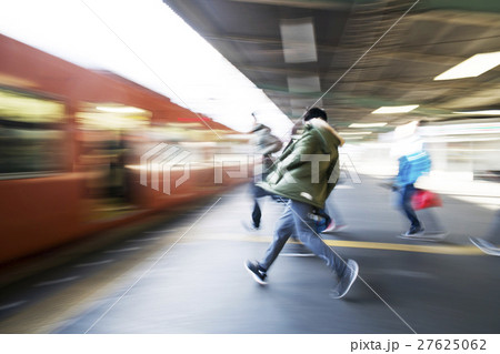 駆け込み乗車 27625062