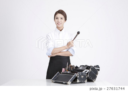 Female Professional 276 27631744