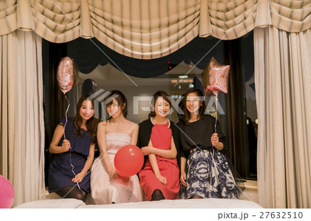 ホテル女子会　風船　ポートレート 27632510