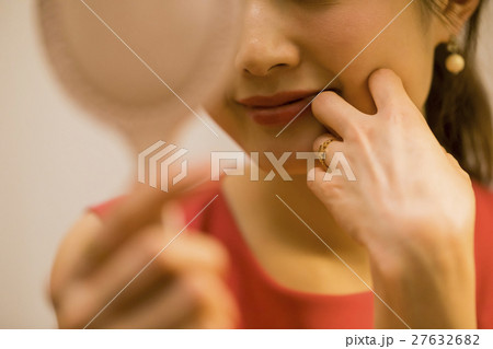 ホテル女子会　手鏡　身だしなみ 27632682