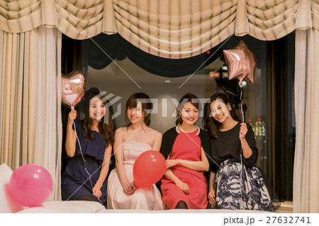 ホテル女子会　風船　ポートレート 27632741