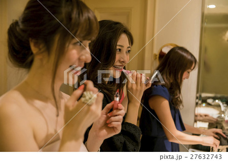 ホテル女子会 パウダールーム 化粧直し ホテル女子会 パウダールーム 化粧直し 27632743