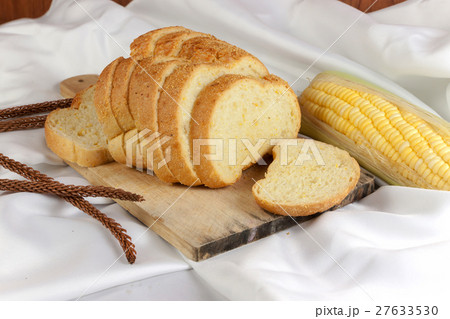 Sweet corn bread 27633530