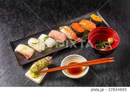本格握り寿司　 Japanese gourmet genuine finger sushi 27634695
