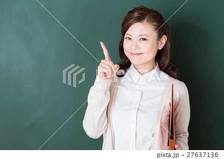 学校の先生 27637136