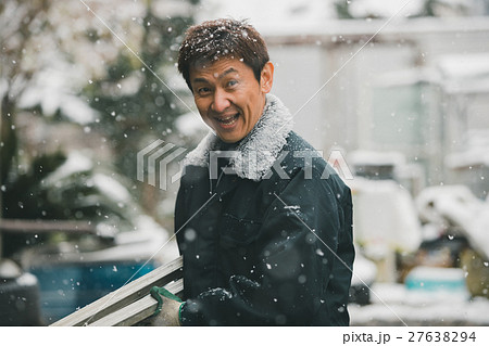 middle-aged and older person 27638294