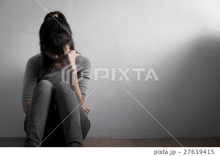 depression woman sit on floor 27639415