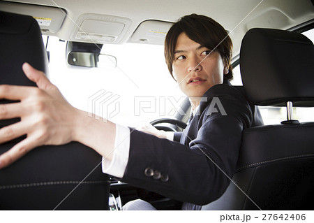 ビジネス 運転 車 運転手 ドライバー 車内 移動 男性 ビジネスマン ビジネス 運転 車 運転手 ドライバー 車内 移動 男性 ビジネスマン 27642406