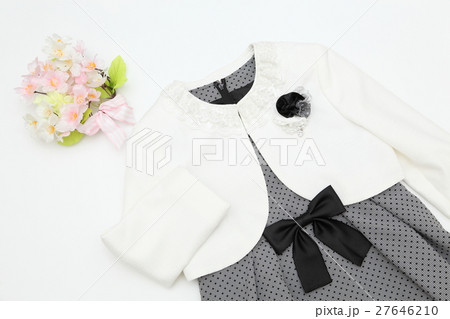 入学式　卒業式イメージ　フォーマル服　横 27646210