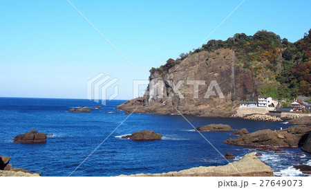 秋の越前海岸　鳥糞岩 27649073