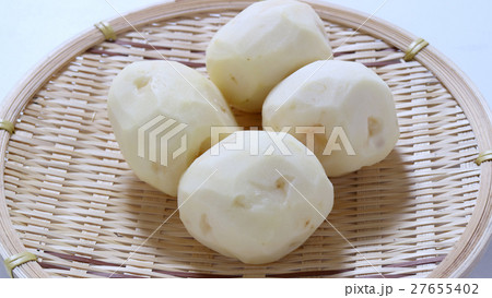 皮をむいたジャガイモ 27655402