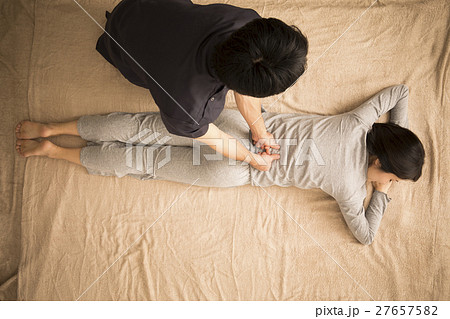 若い女性 若い女性 27657582