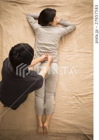 若い女性 27657583