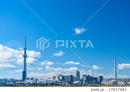 【東京都】スカイツリーと住宅街 【東京都】スカイツリーと住宅街 27657882