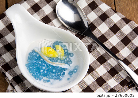 Thai dessert of tapioca pearls pudding Thai dessert of tapioca pearls pudding 27660005