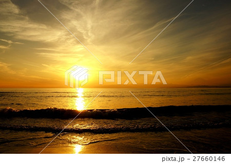 海岸の夕景・片瀬西浜海水浴場 27660146