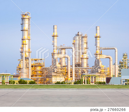 Oil refinery factory 27660266