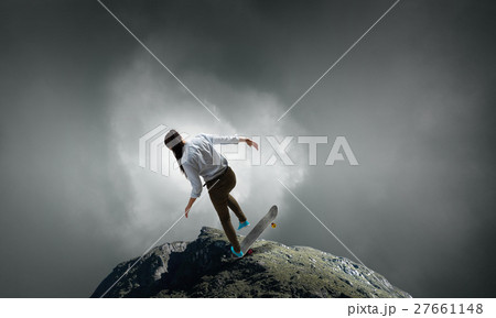 Girl ride skateboard 27661148