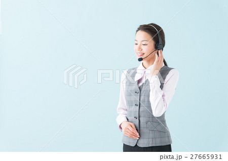 コールセンター　女性（青背景） 27665931