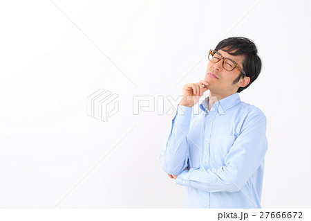 考えるミドル男性 考えるミドル男性 27666672