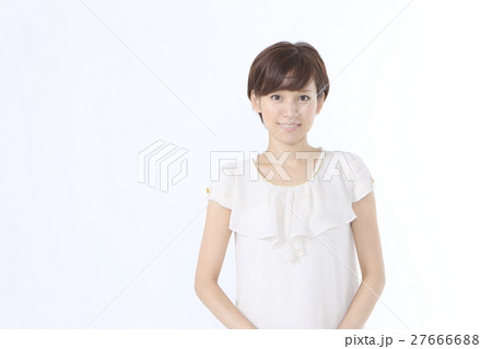 微笑む若い女性 微笑む若い女性 27666688